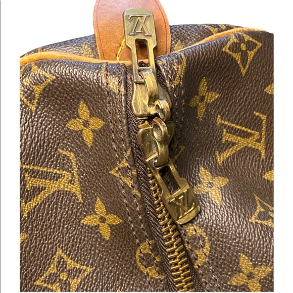 Authentic Louis Vuitton 55 Keepall Bag [VINTAGE] - Picture 4 of 8